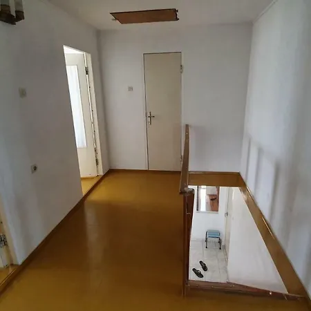 Zeus Hospitality Semesterbostad Vromerí