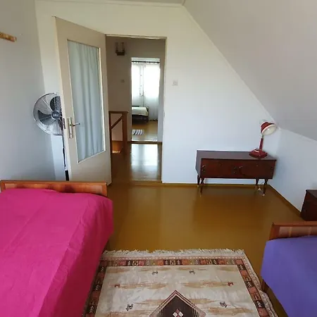 Zeus Hospitality Semesterbostad Vromerí